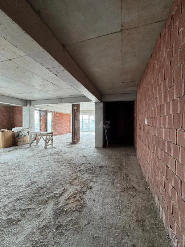 Satılır 10 otaqlı mənzil 470 m²