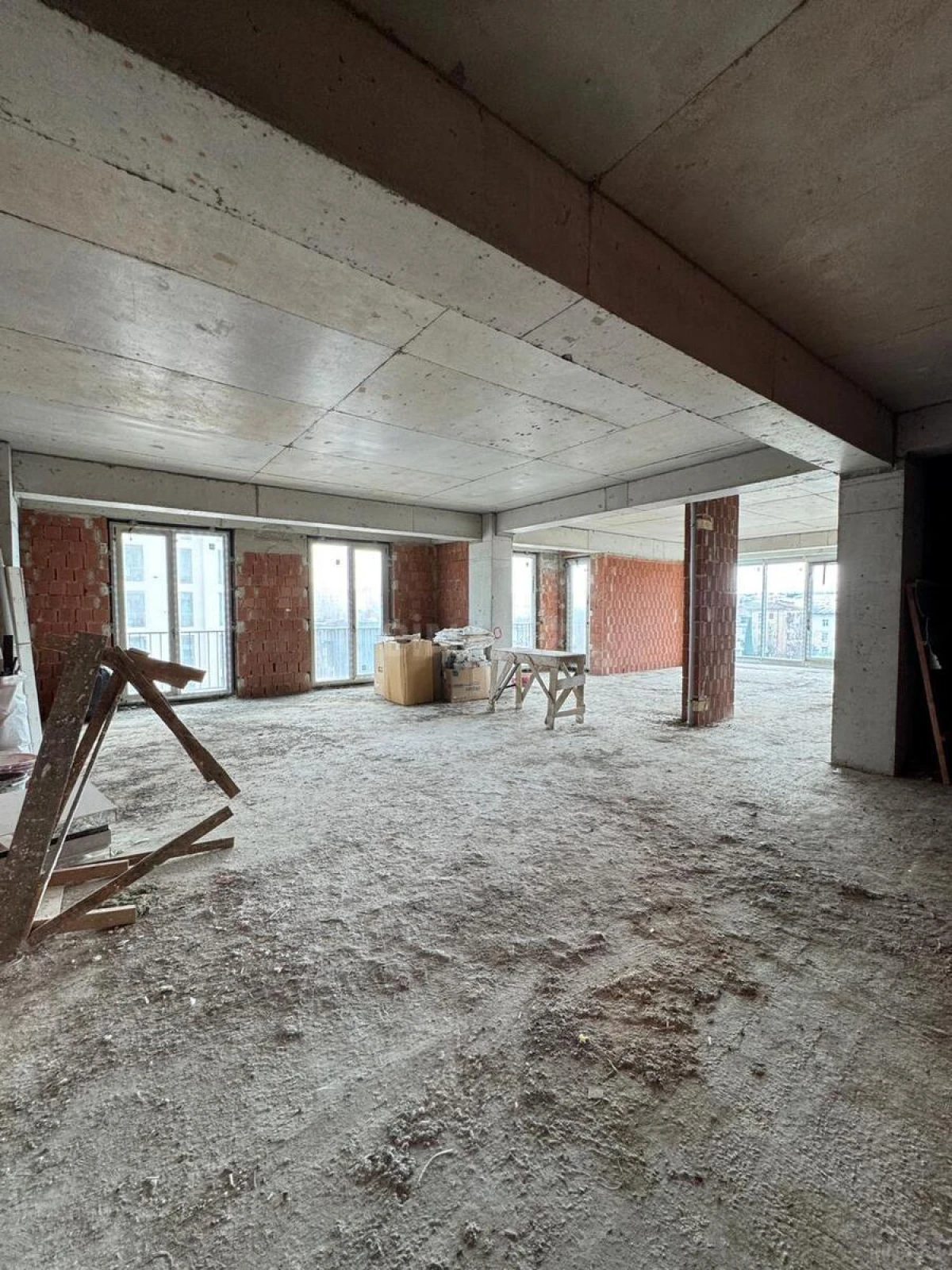 Satılır 10 otaqlı mənzil 470 m²