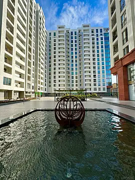 Satılır 10 otaqlı mənzil 470 m²