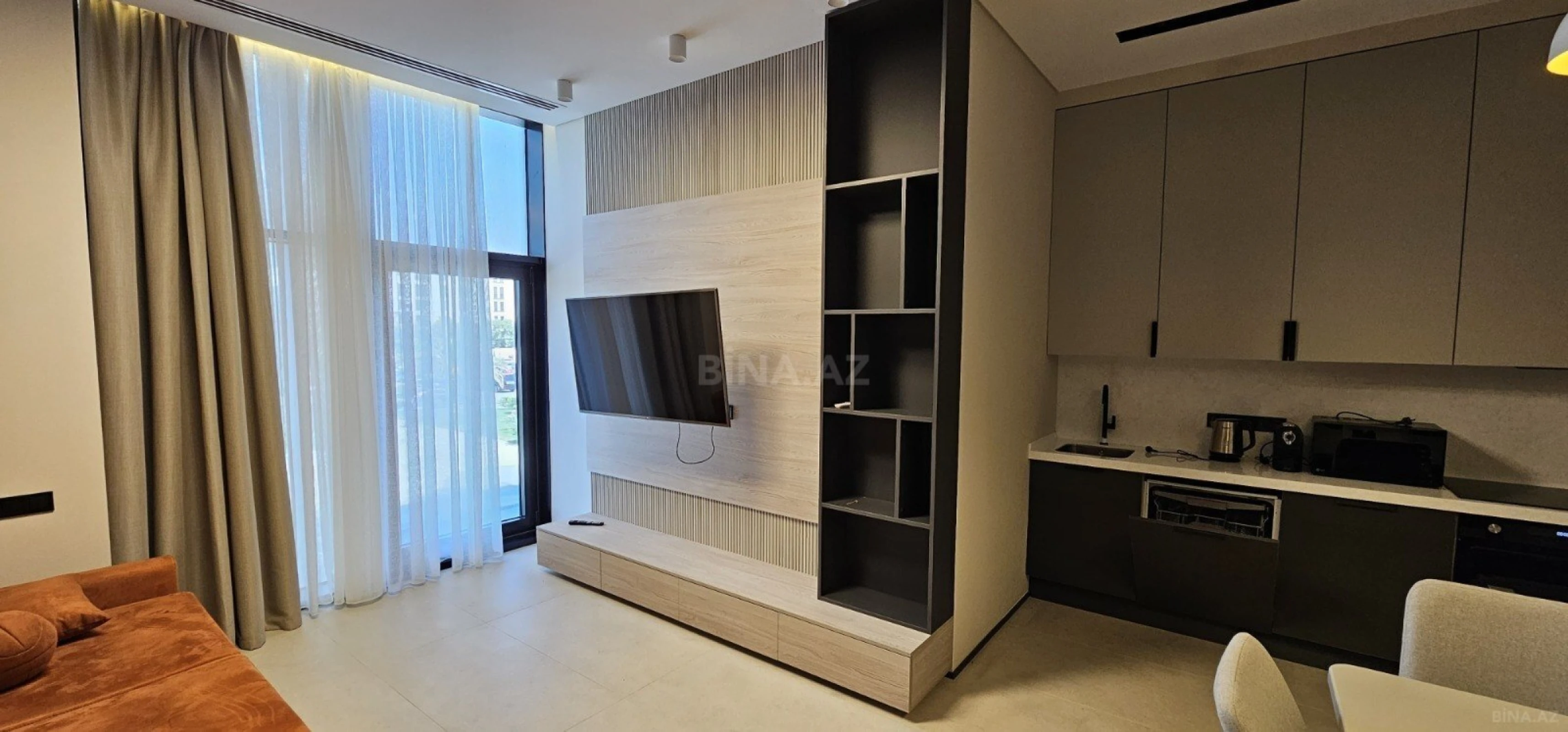 Kirayə verilir 4 otaqlı mənzil 140 m²