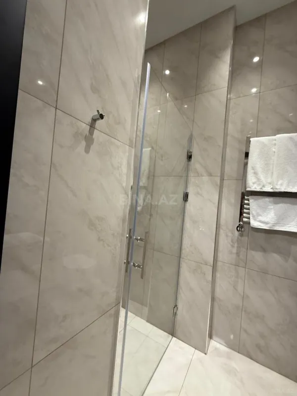 Kirayə verilir 4 otaqlı mənzil 140 m²