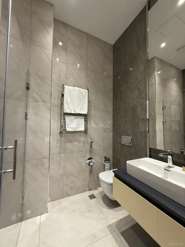 Kirayə verilir 4 otaqlı mənzil 140 m²