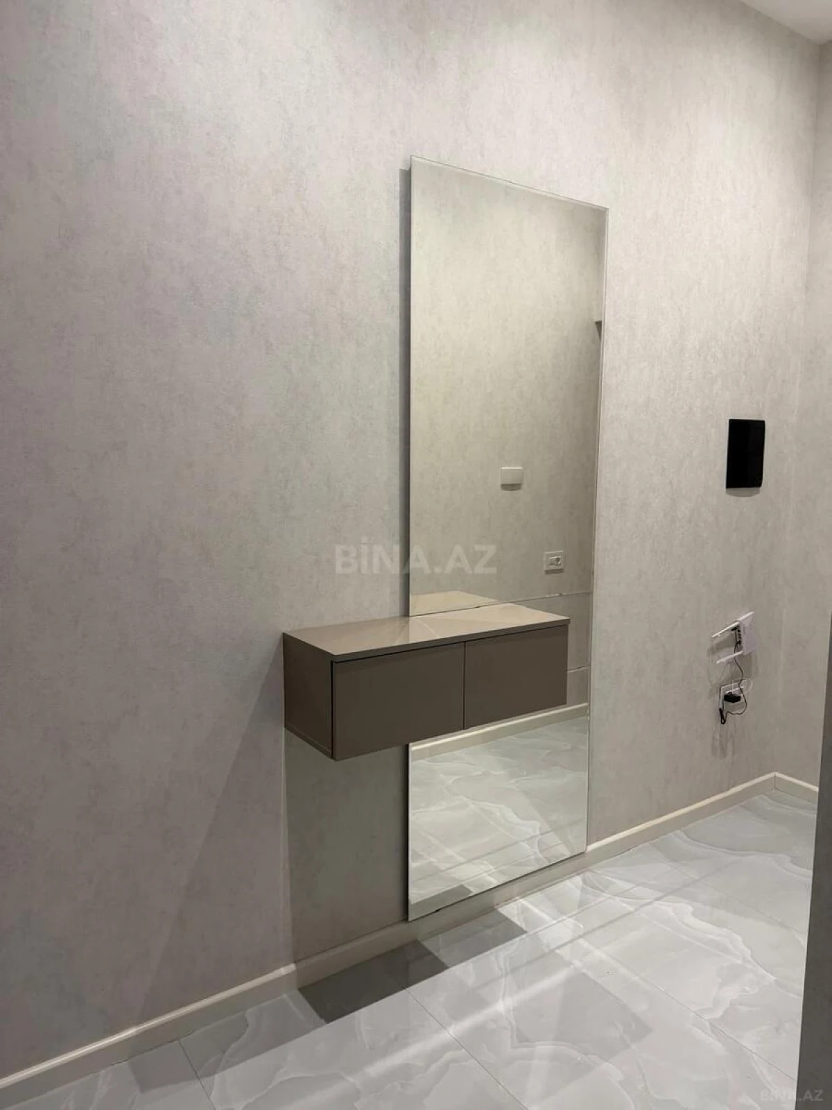Satılır 2 otaqlı mənzil 84 m²