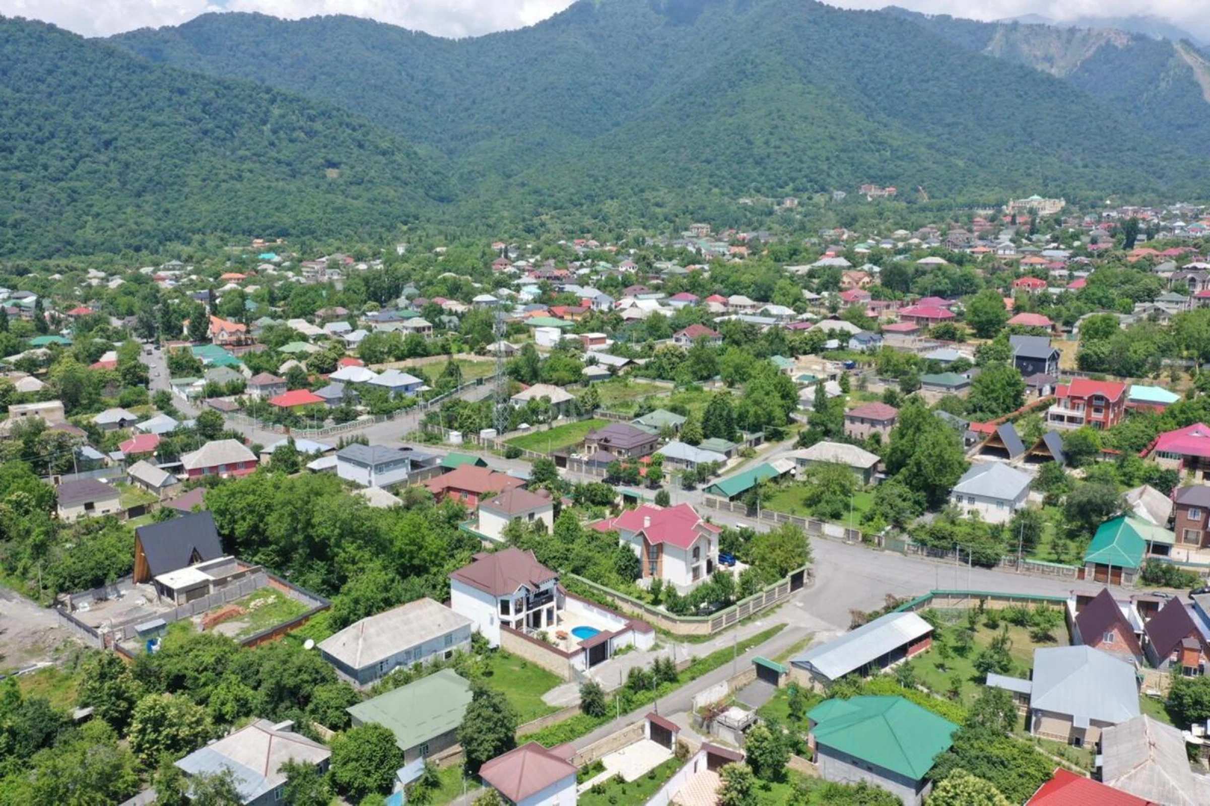 Satılır 7 otaqlı həyət evi 450 m²