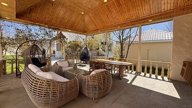 Satılır 7 otaqlı həyət evi 450 m²