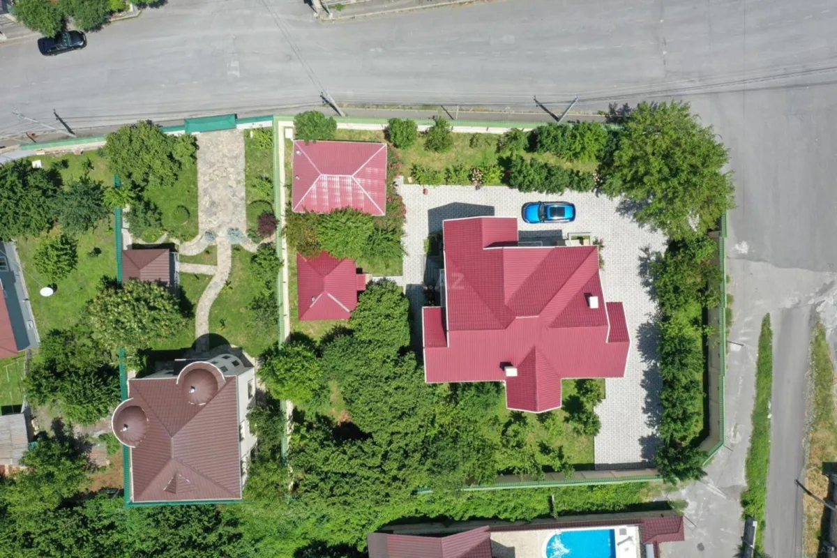 Satılır 7 otaqlı həyət evi 450 m²