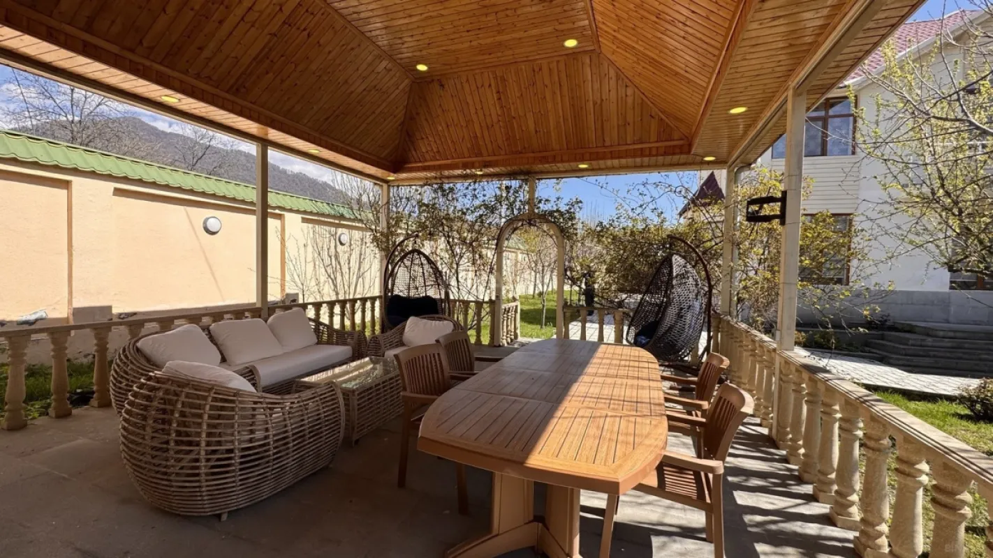 Satılır 7 otaqlı həyət evi 450 m²