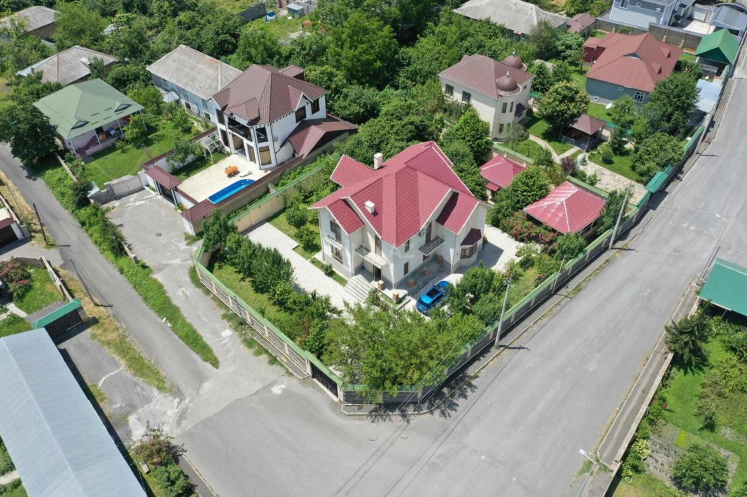 Satılır 7 otaqlı həyət evi 450 m²