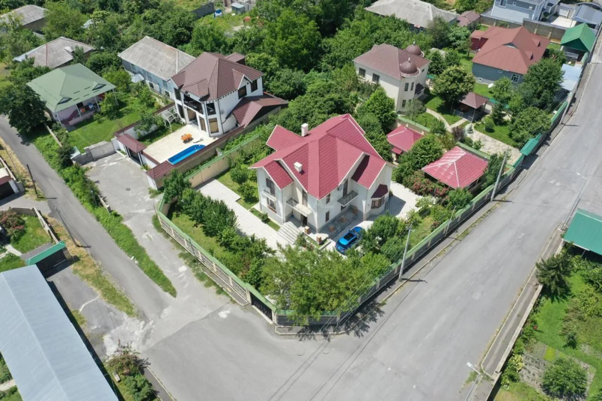 Satılır 7 otaqlı həyət evi 450 m²