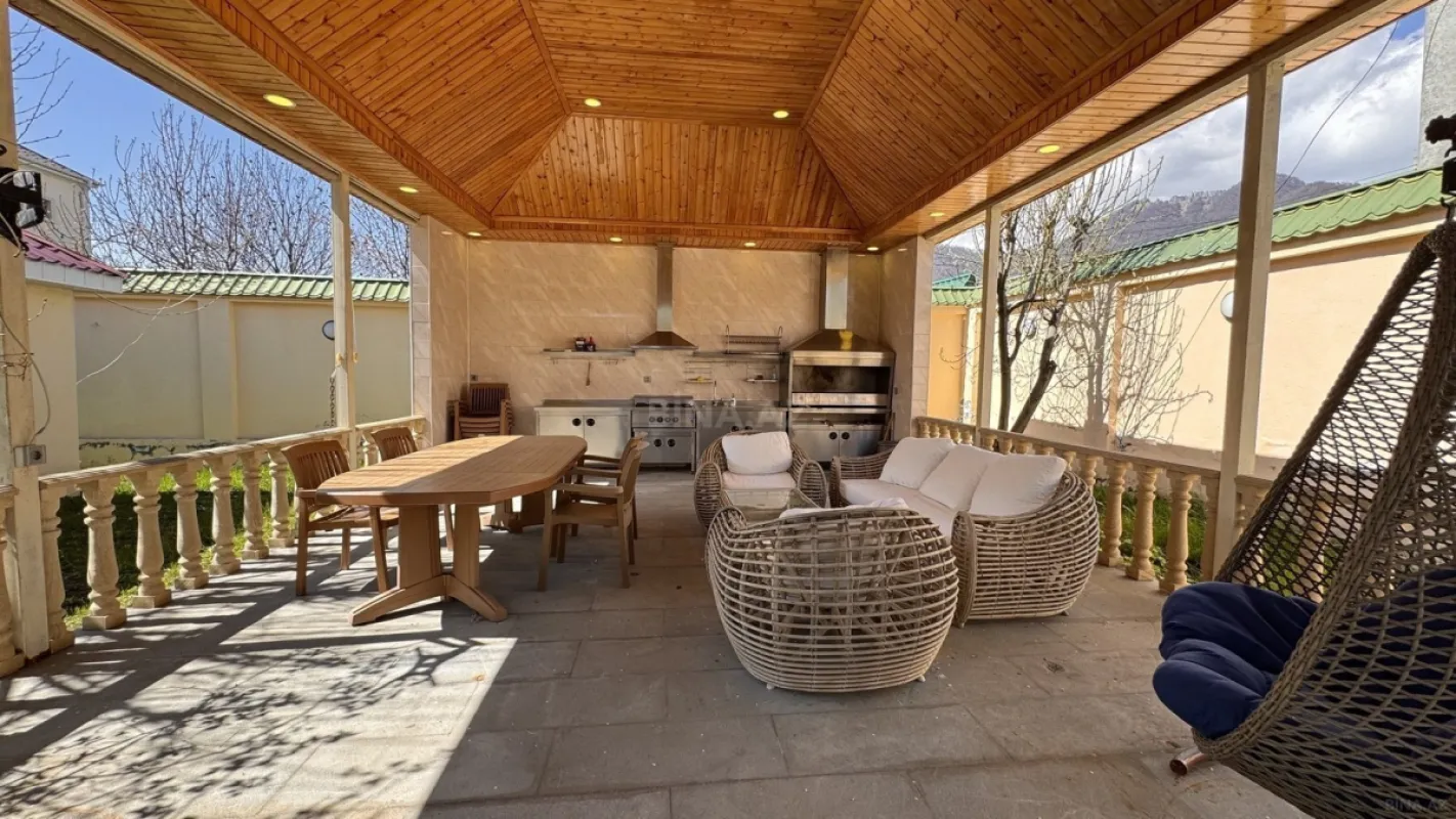 Satılır 7 otaqlı həyət evi 450 m²