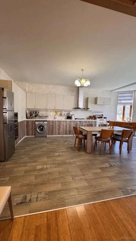 Satılır 7 otaqlı həyət evi 450 m²