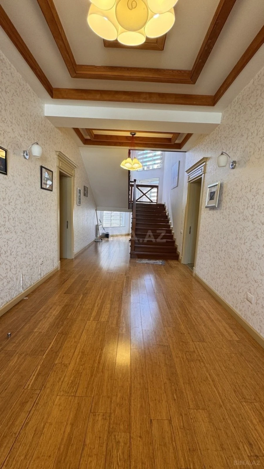 Satılır 7 otaqlı həyət evi 450 m²