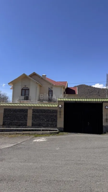 Satılır 7 otaqlı həyət evi 450 m²