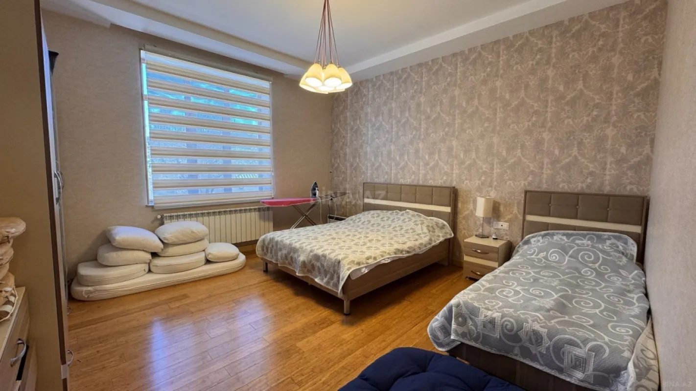 Satılır 7 otaqlı həyət evi 450 m²