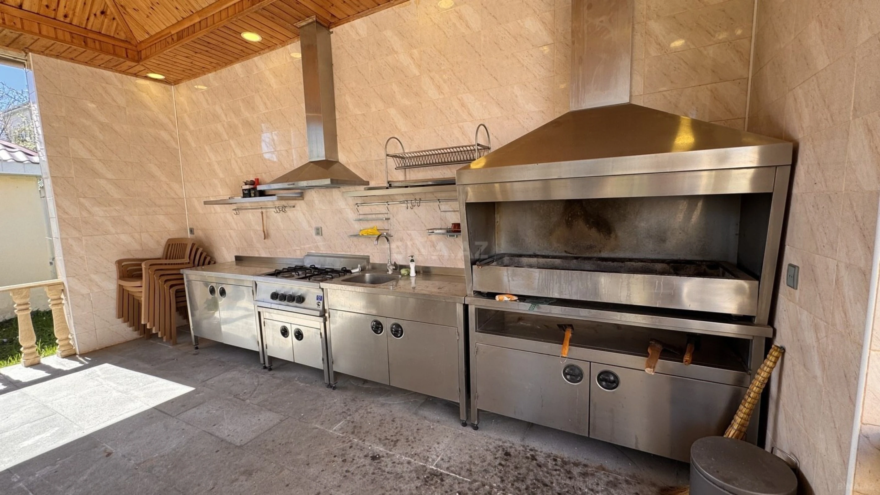 Satılır 7 otaqlı həyət evi 450 m²