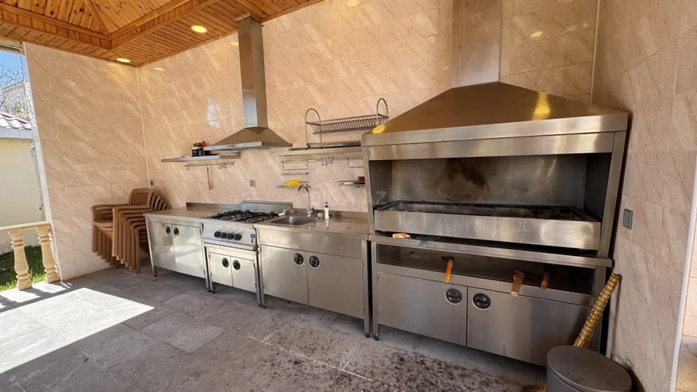 Satılır 7 otaqlı həyət evi 450 m²