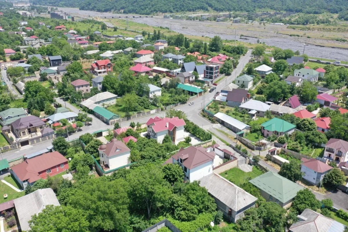 Satılır 7 otaqlı həyət evi 450 m²