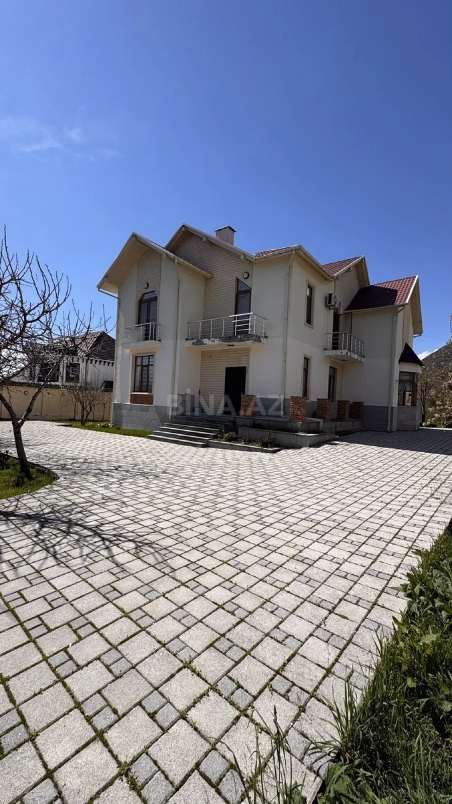 Satılır 7 otaqlı həyət evi 450 m²