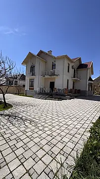 Satılır 7 otaqlı həyət evi 450 m²