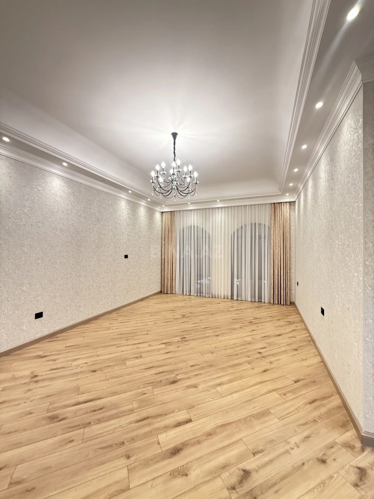Satılır 6 otaqlı həyət evi 400 m²