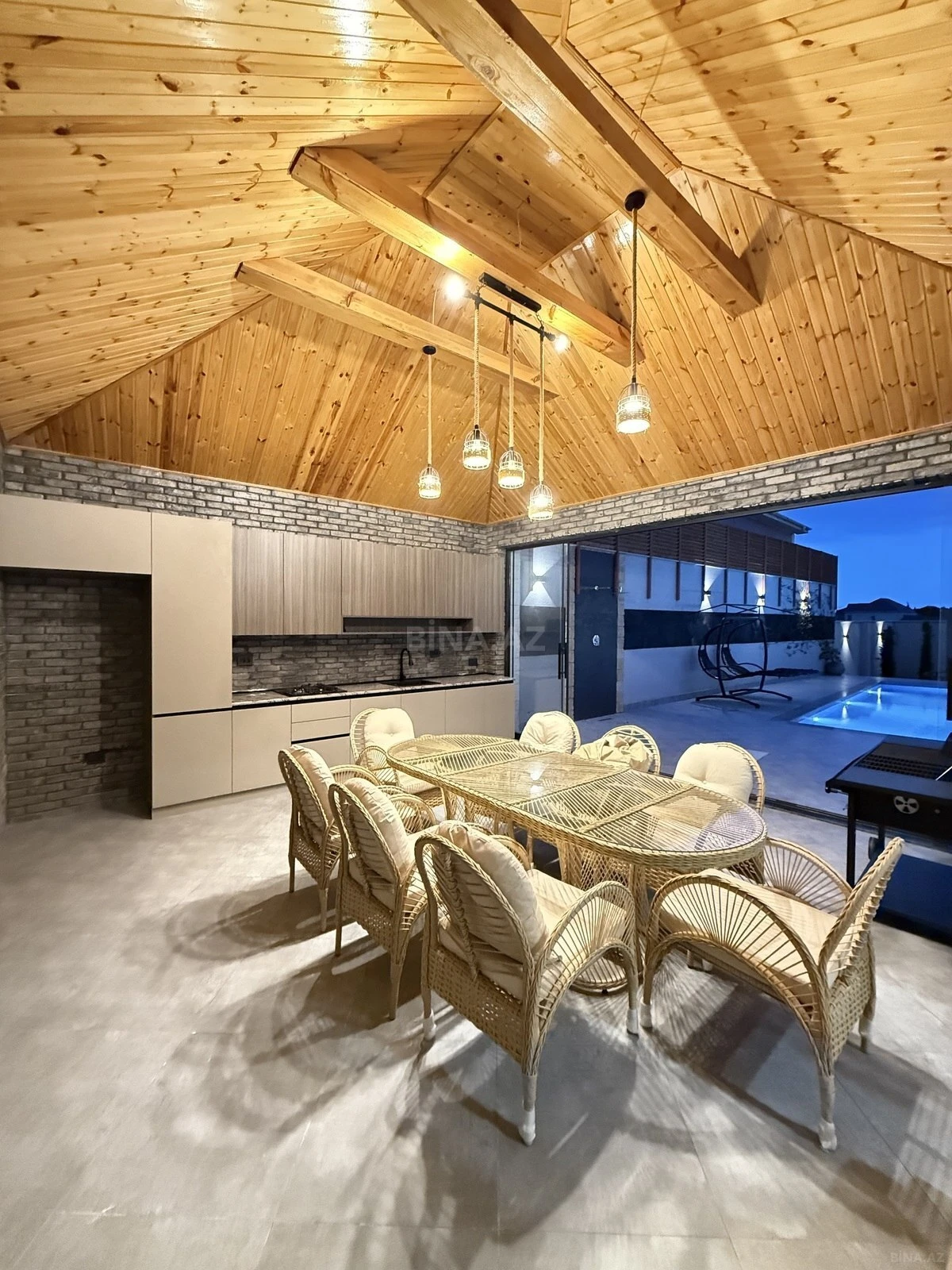 Satılır 6 otaqlı həyət evi 400 m²