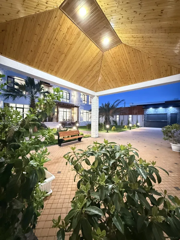 Satılır 6 otaqlı həyət evi 400 m²