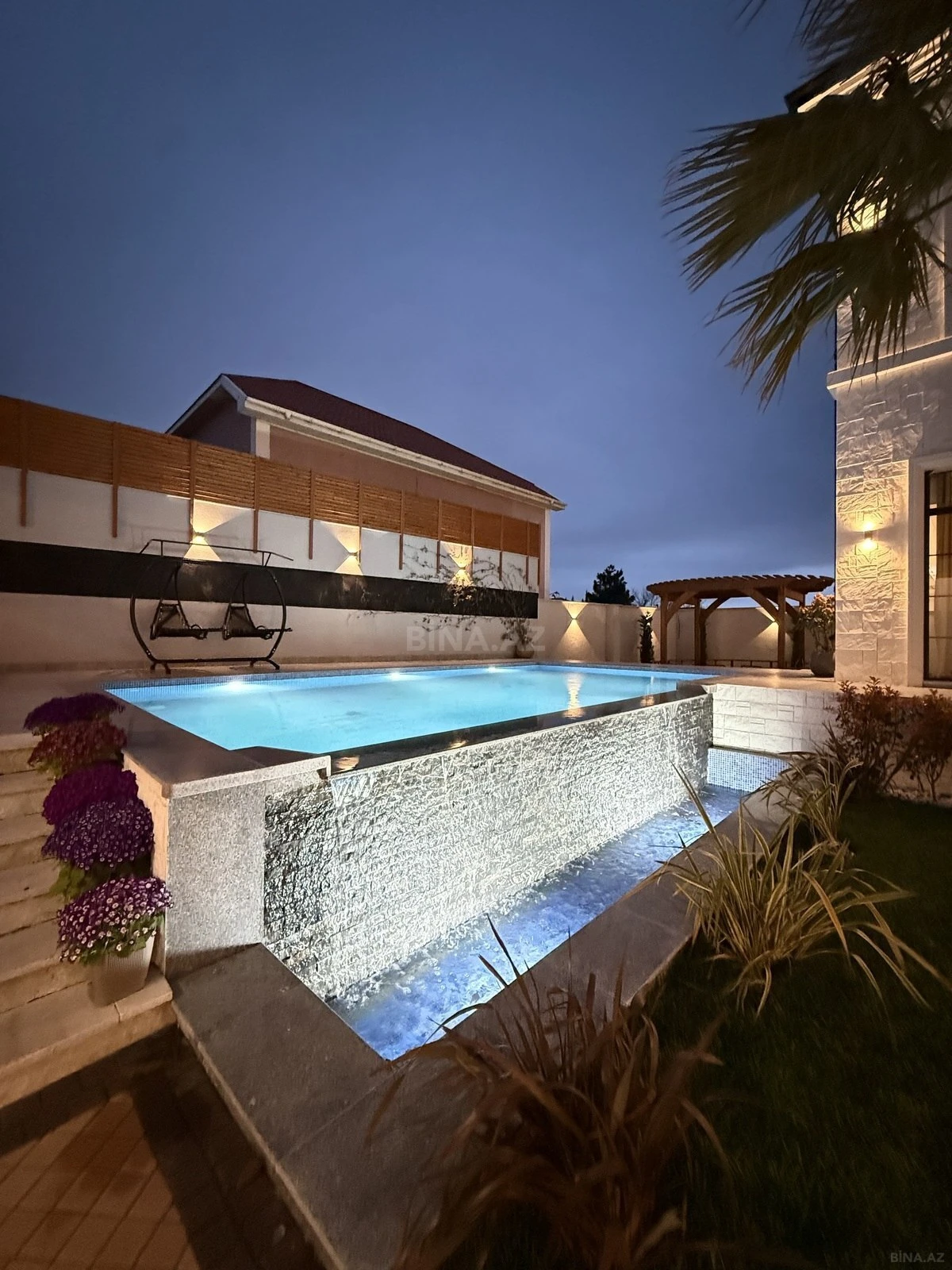 Satılır 6 otaqlı həyət evi 400 m²