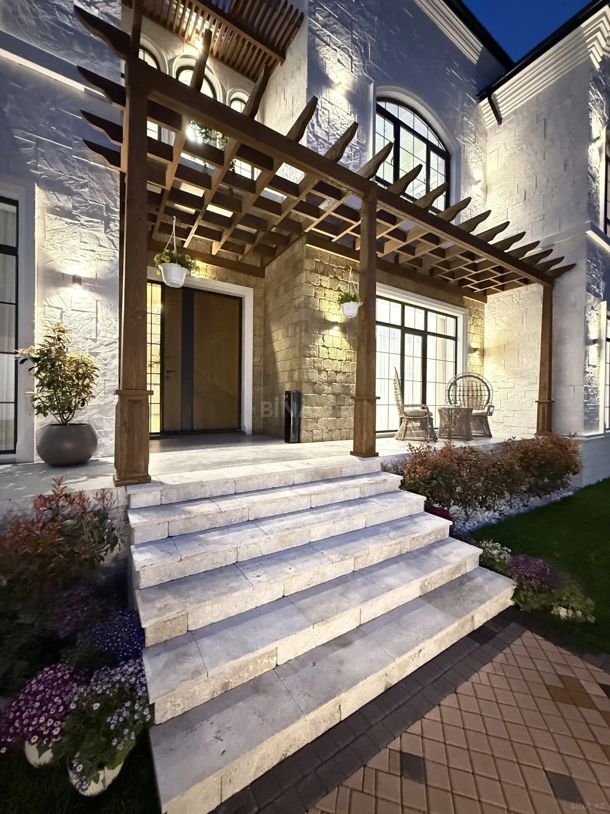 Satılır 6 otaqlı həyət evi 400 m²