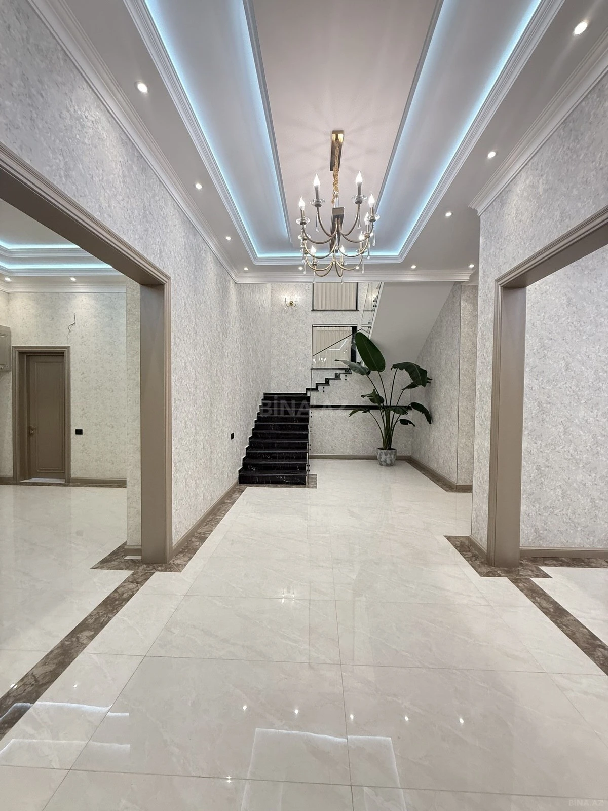Satılır 6 otaqlı həyət evi 400 m²