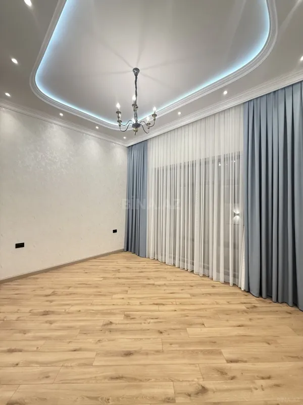 Satılır 6 otaqlı həyət evi 400 m²
