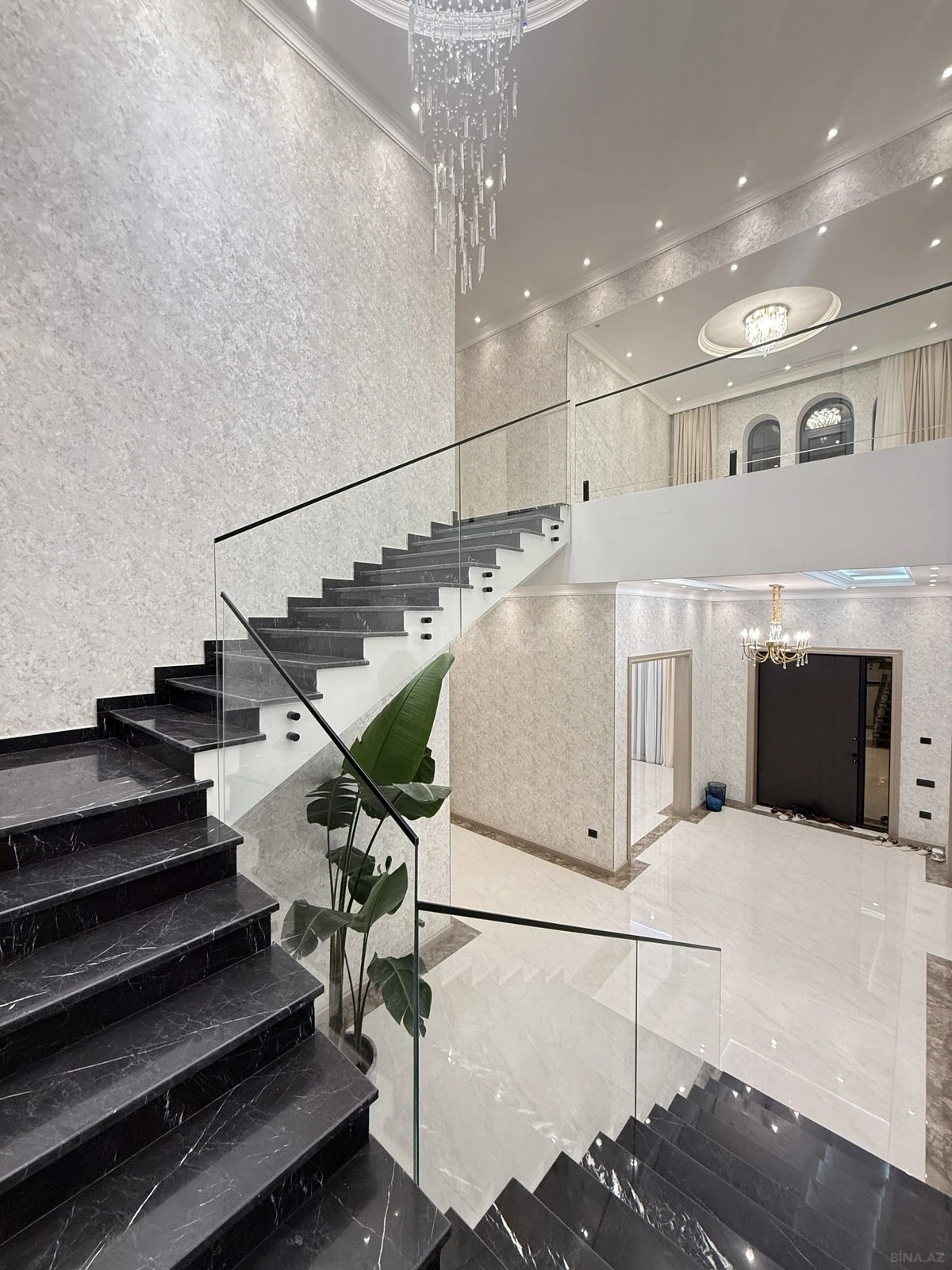 Satılır 6 otaqlı həyət evi 400 m²