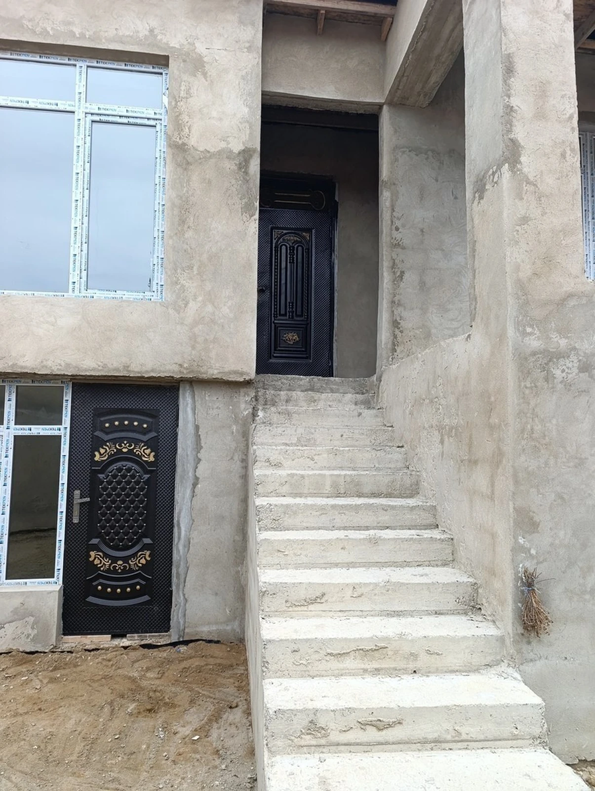 Satılır 5 otaqlı həyət evi 253 m²