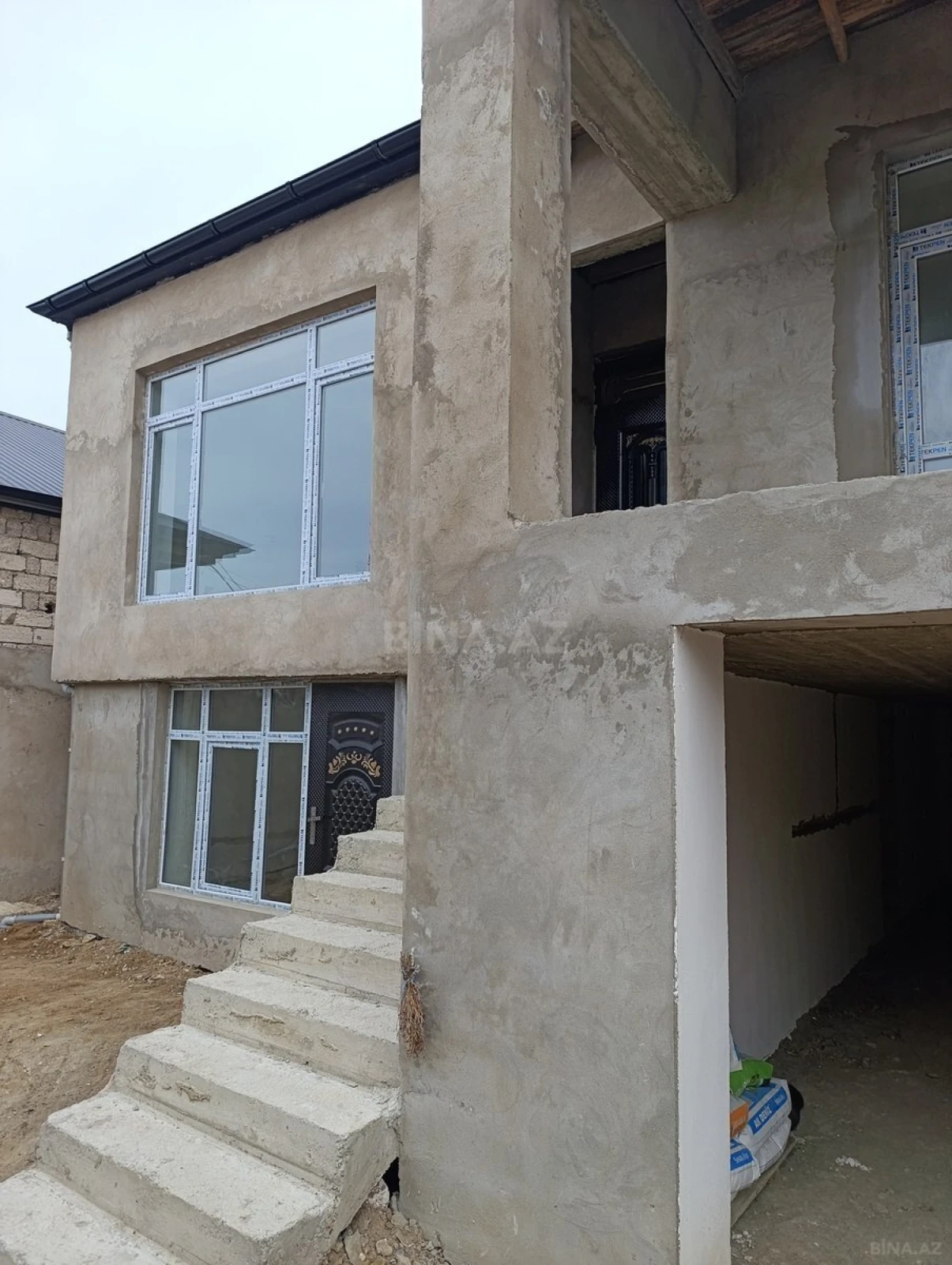 Satılır 5 otaqlı həyət evi 253 m²