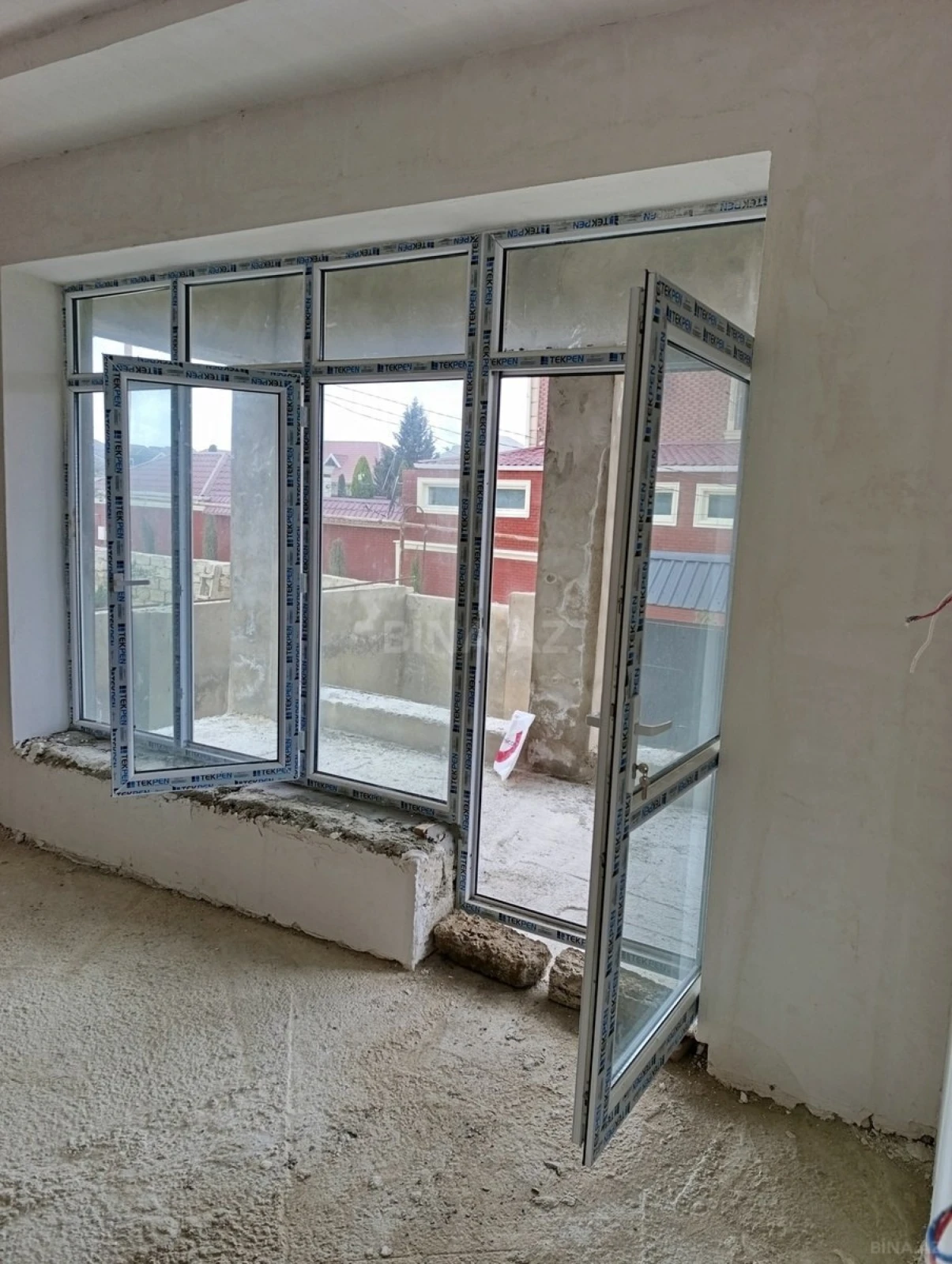 Satılır 5 otaqlı həyət evi 253 m²