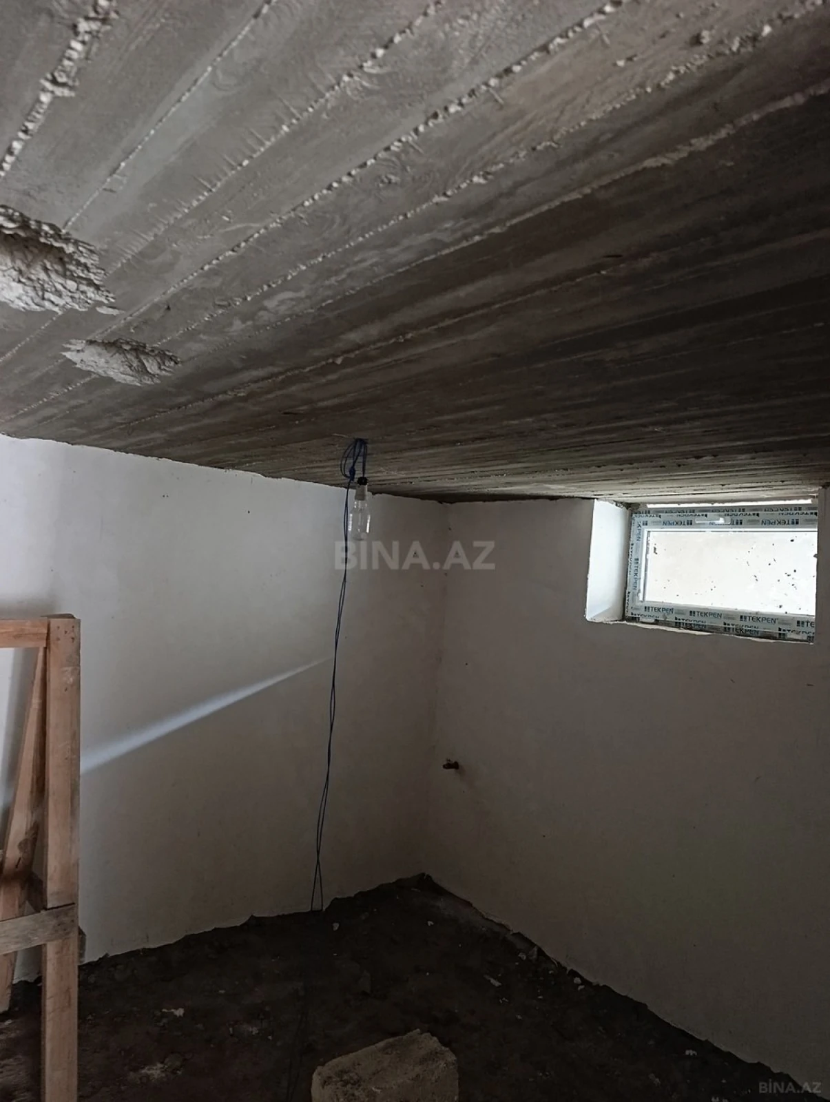 Satılır 5 otaqlı həyət evi 253 m²