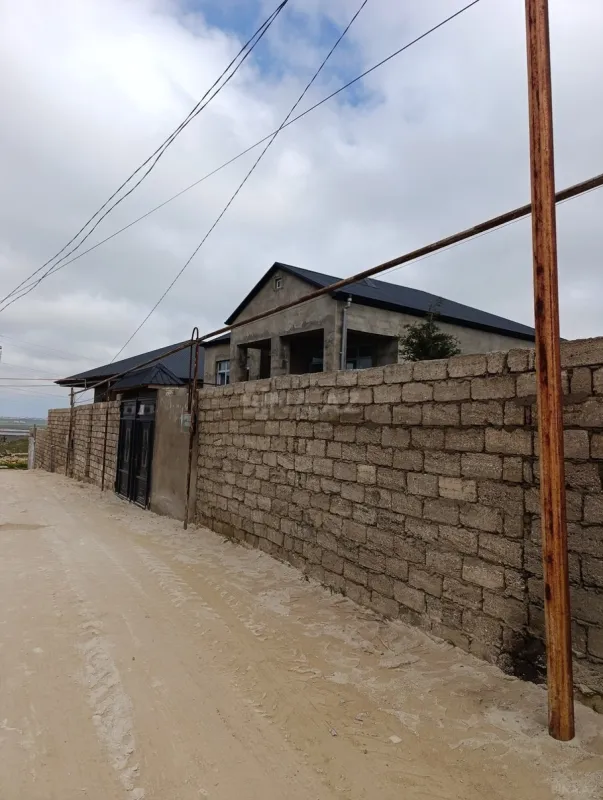 Satılır 5 otaqlı həyət evi 253 m²