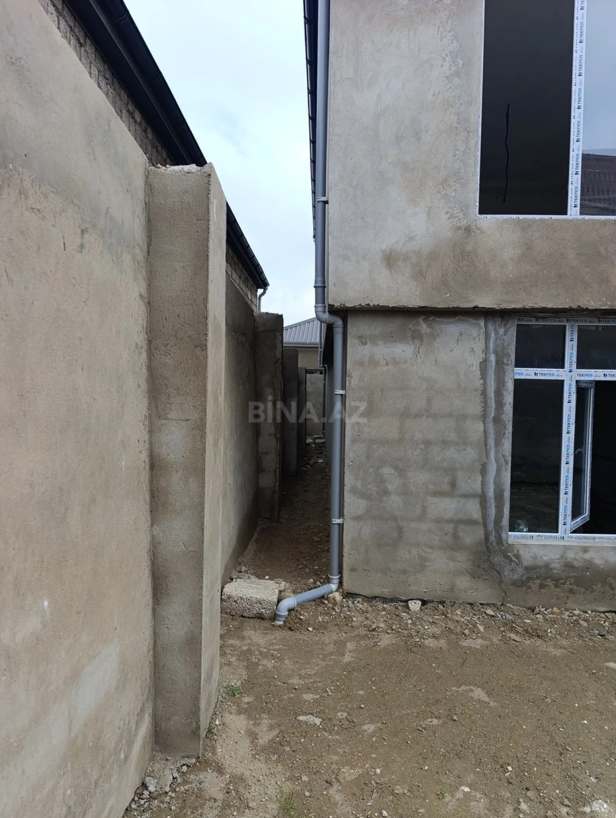 Satılır 5 otaqlı həyət evi 253 m²