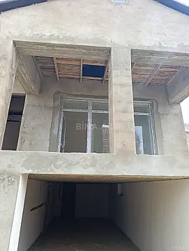 Satılır 5 otaqlı həyət evi 253 m²