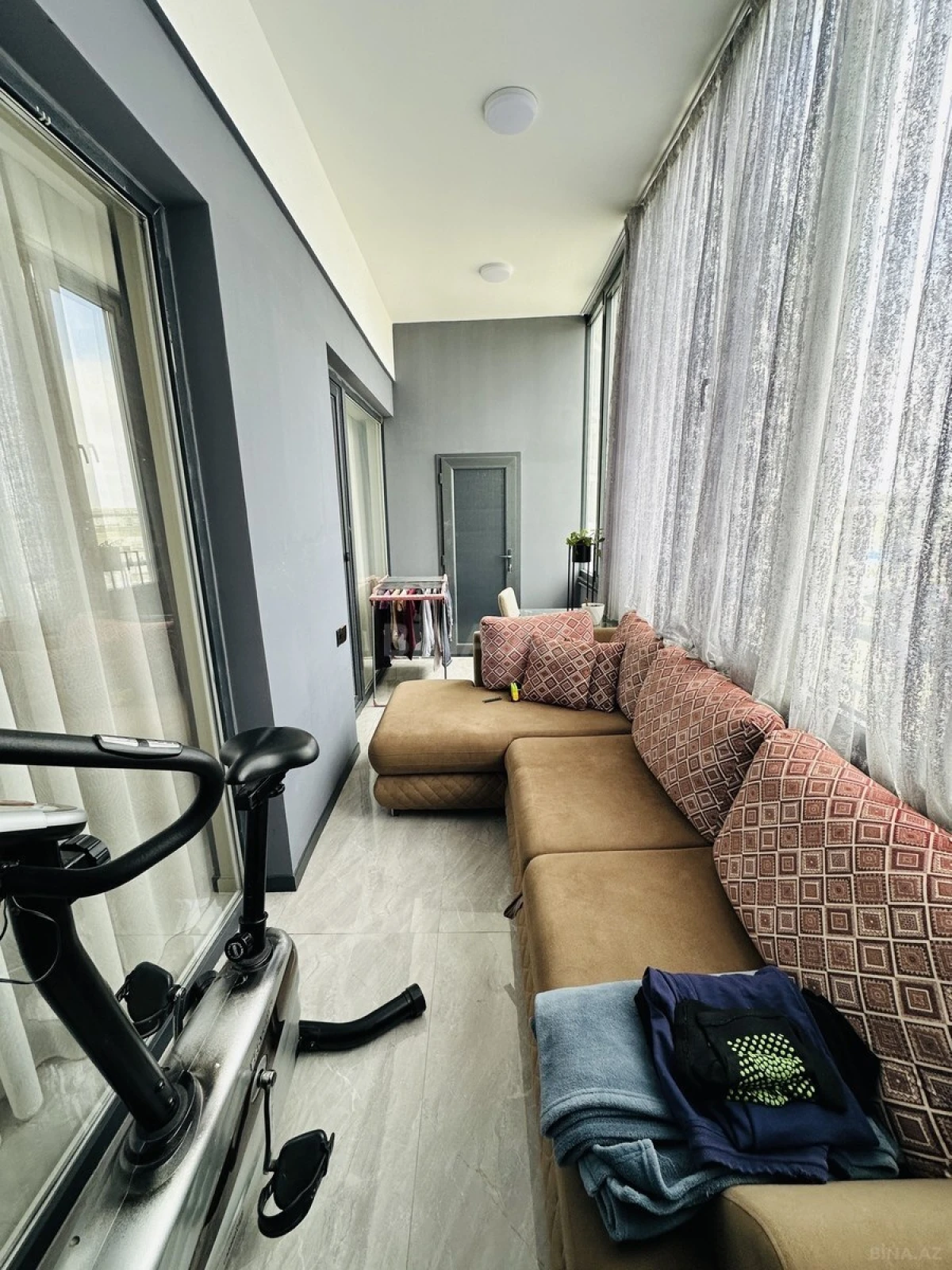 Satılır 2 otaqlı mənzil 73 m²