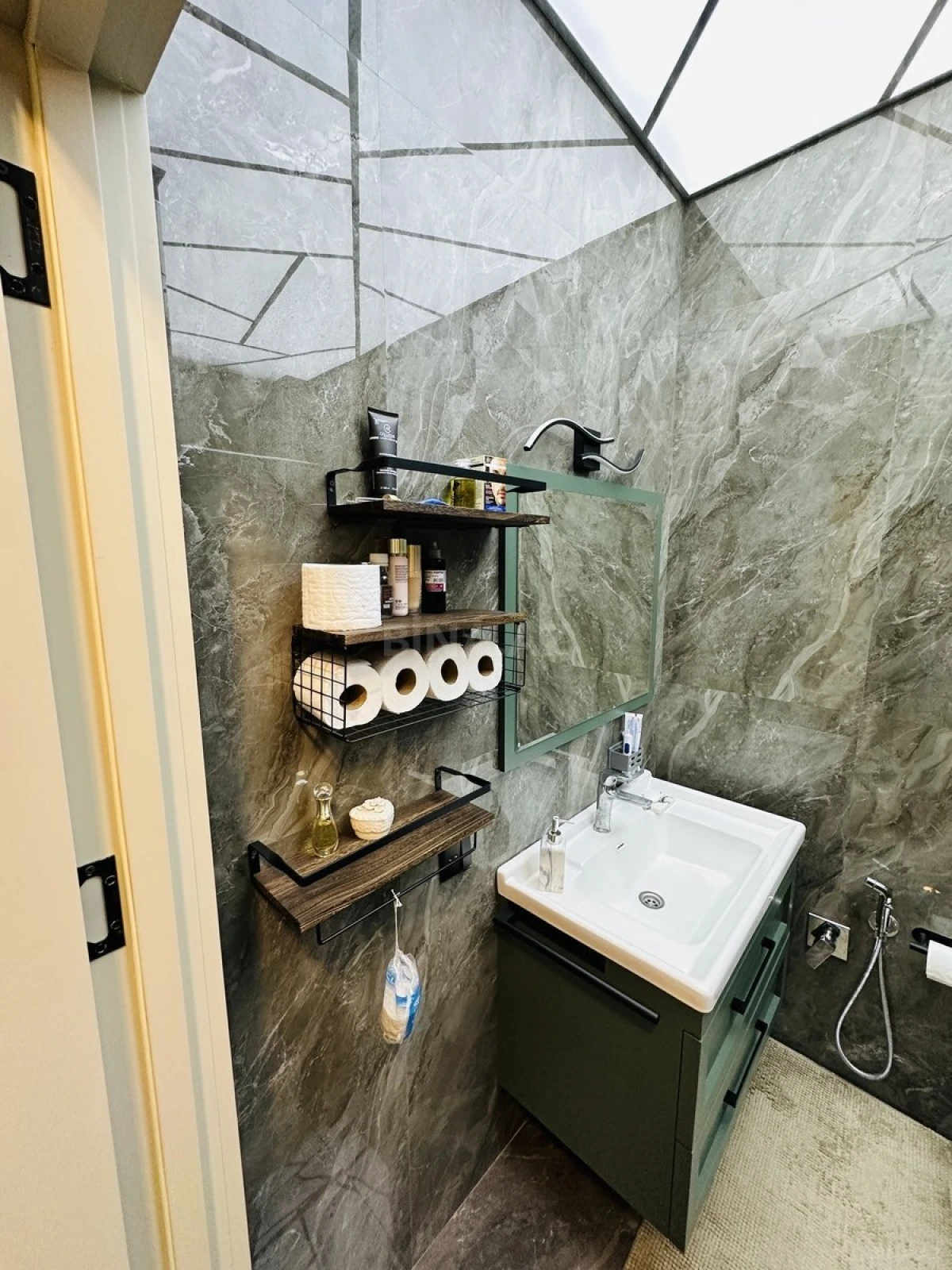 Satılır 2 otaqlı mənzil 73 m²