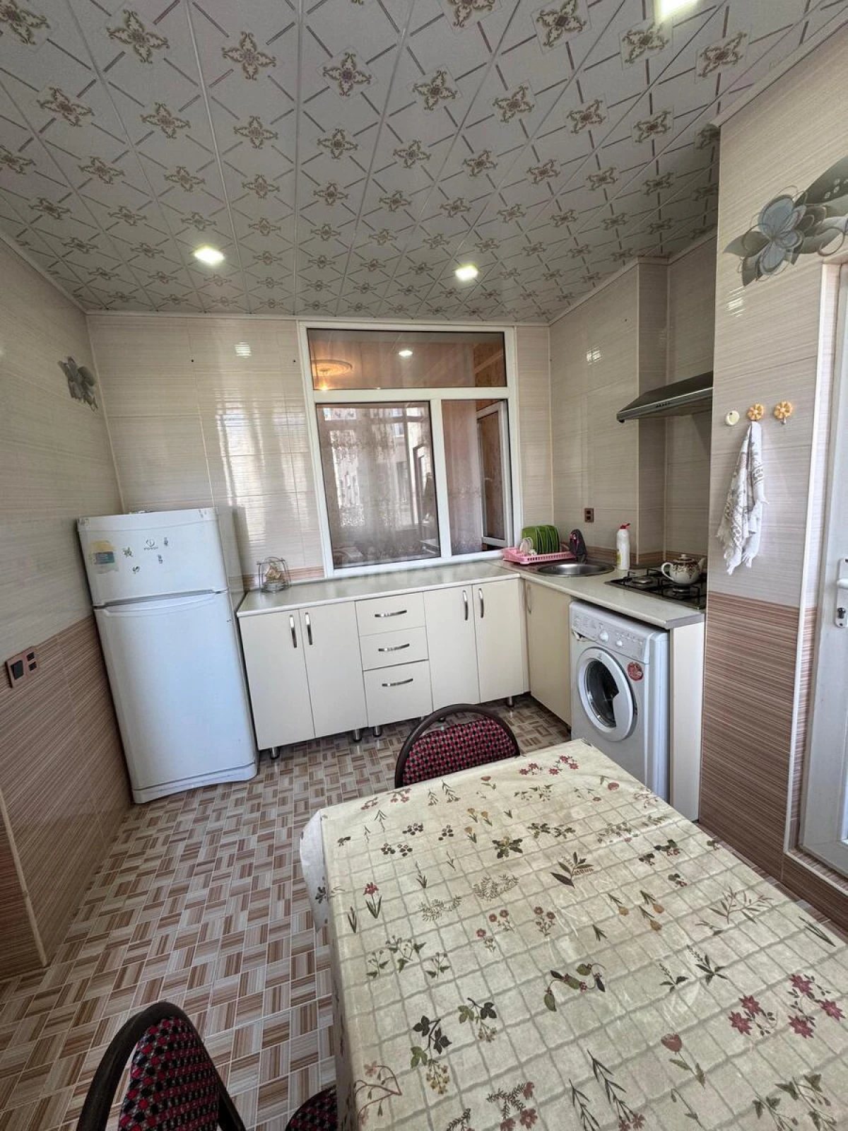 Kirayə verilir 2 otaqlı mənzil 75 m²