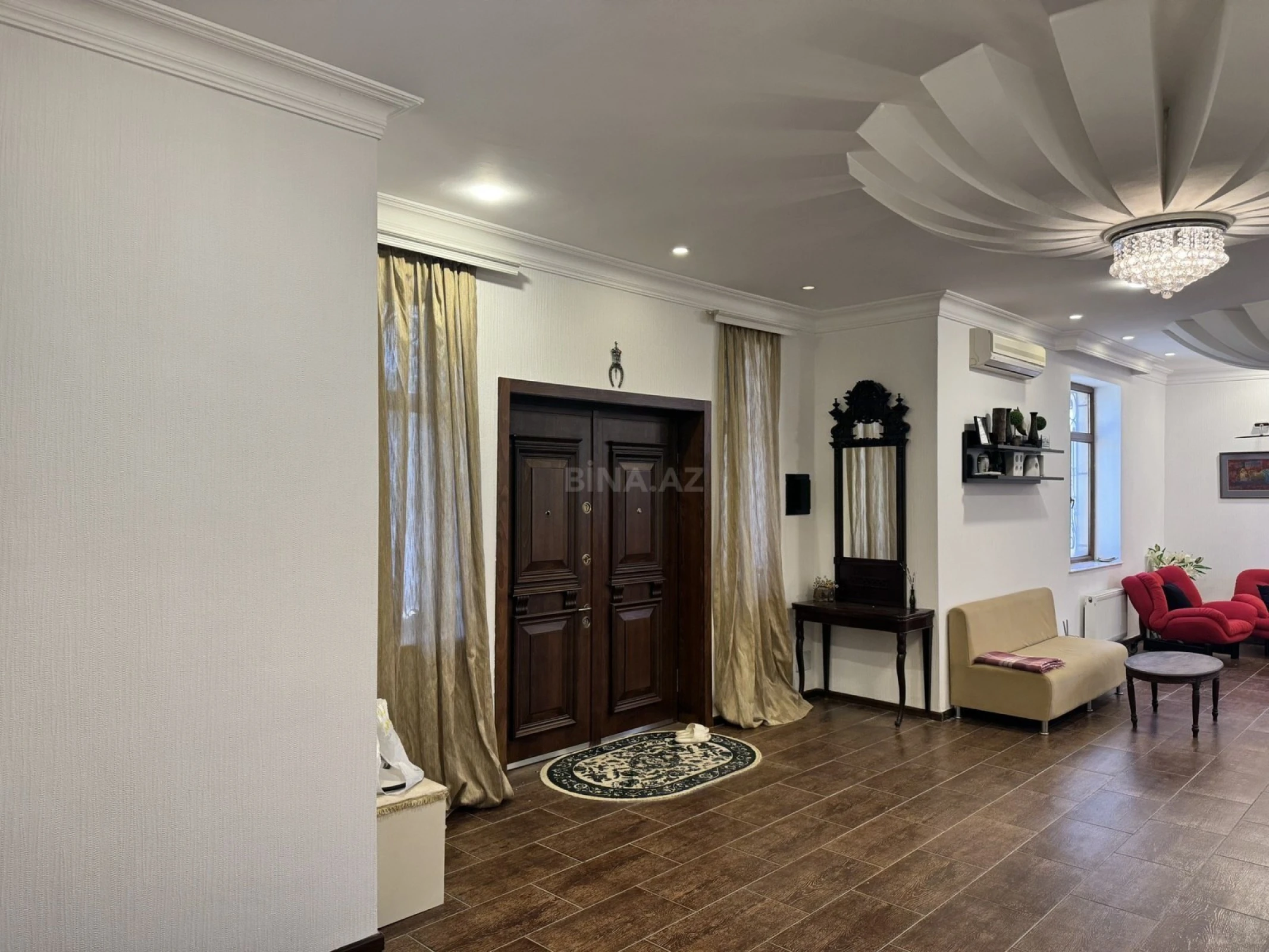 Kirayə verilir 7 otaqlı həyət evi 600 m²