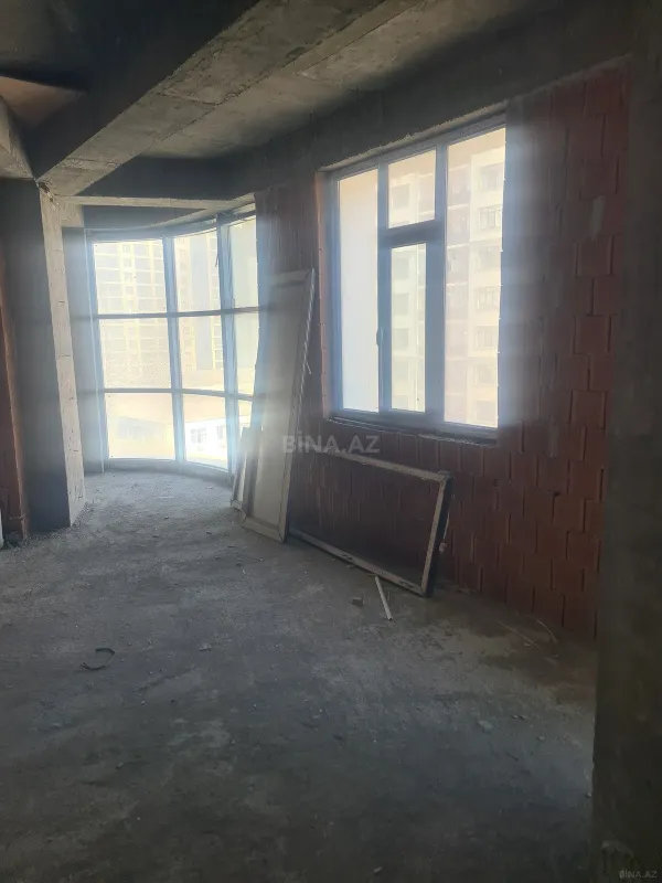 Satılır 4 otaqlı mənzil 168 m²