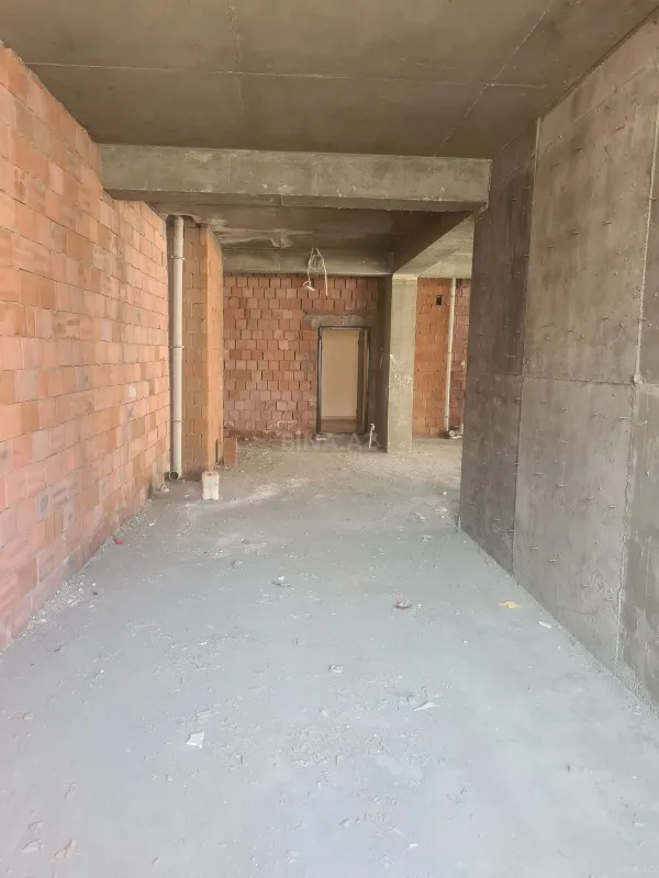 Satılır 4 otaqlı mənzil 168 m²