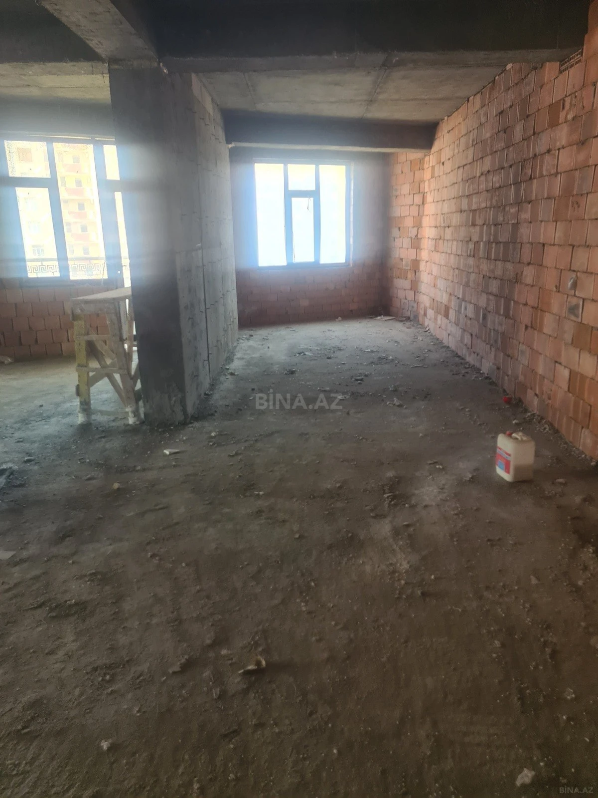 Satılır 4 otaqlı mənzil 168 m²
