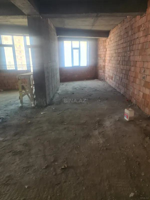 Satılır 4 otaqlı mənzil 168 m²