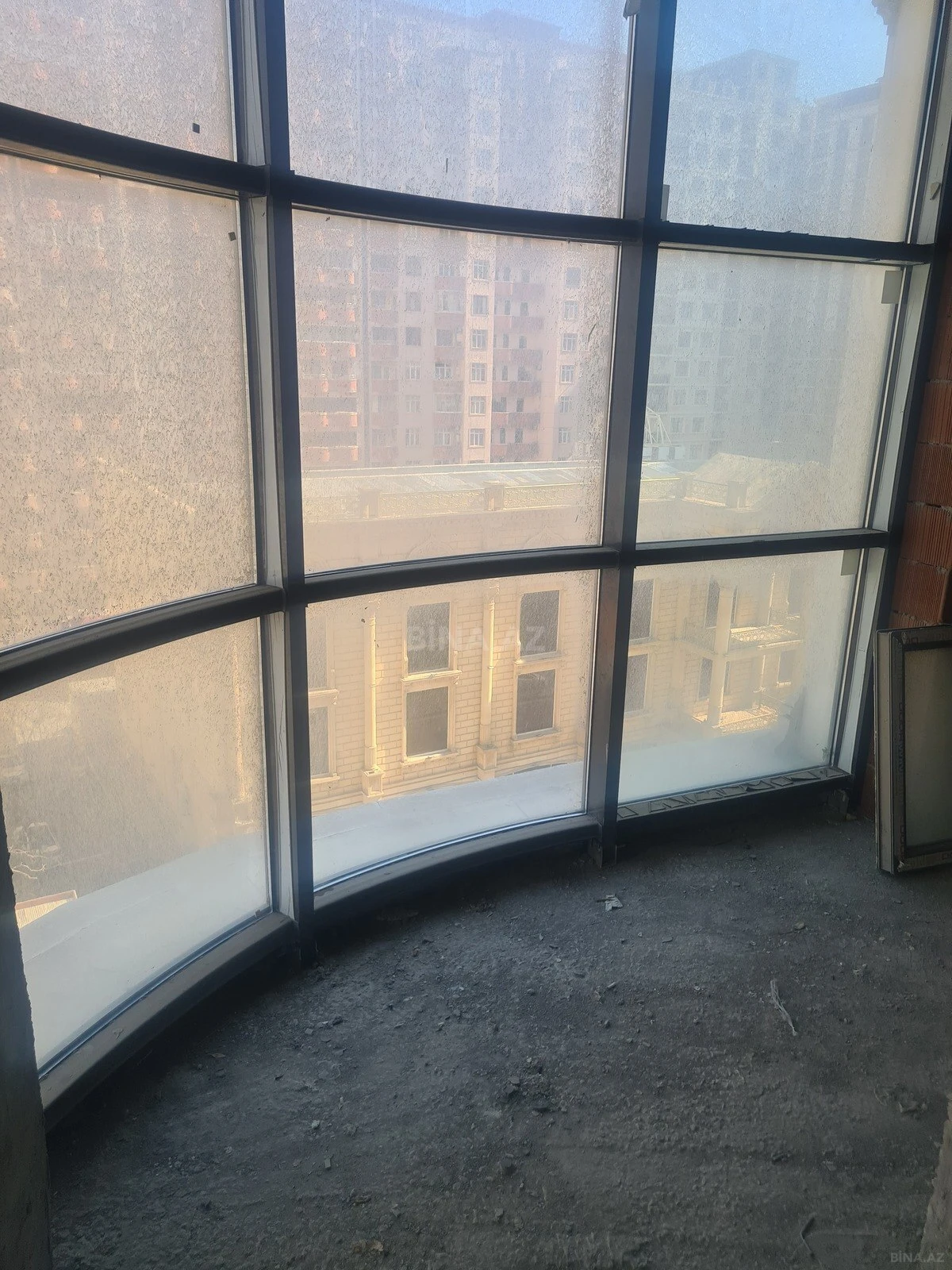 Satılır 4 otaqlı mənzil 168 m²