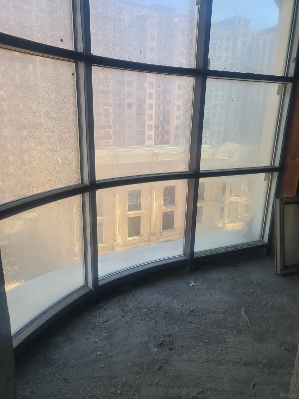 Satılır 4 otaqlı mənzil 168 m²
