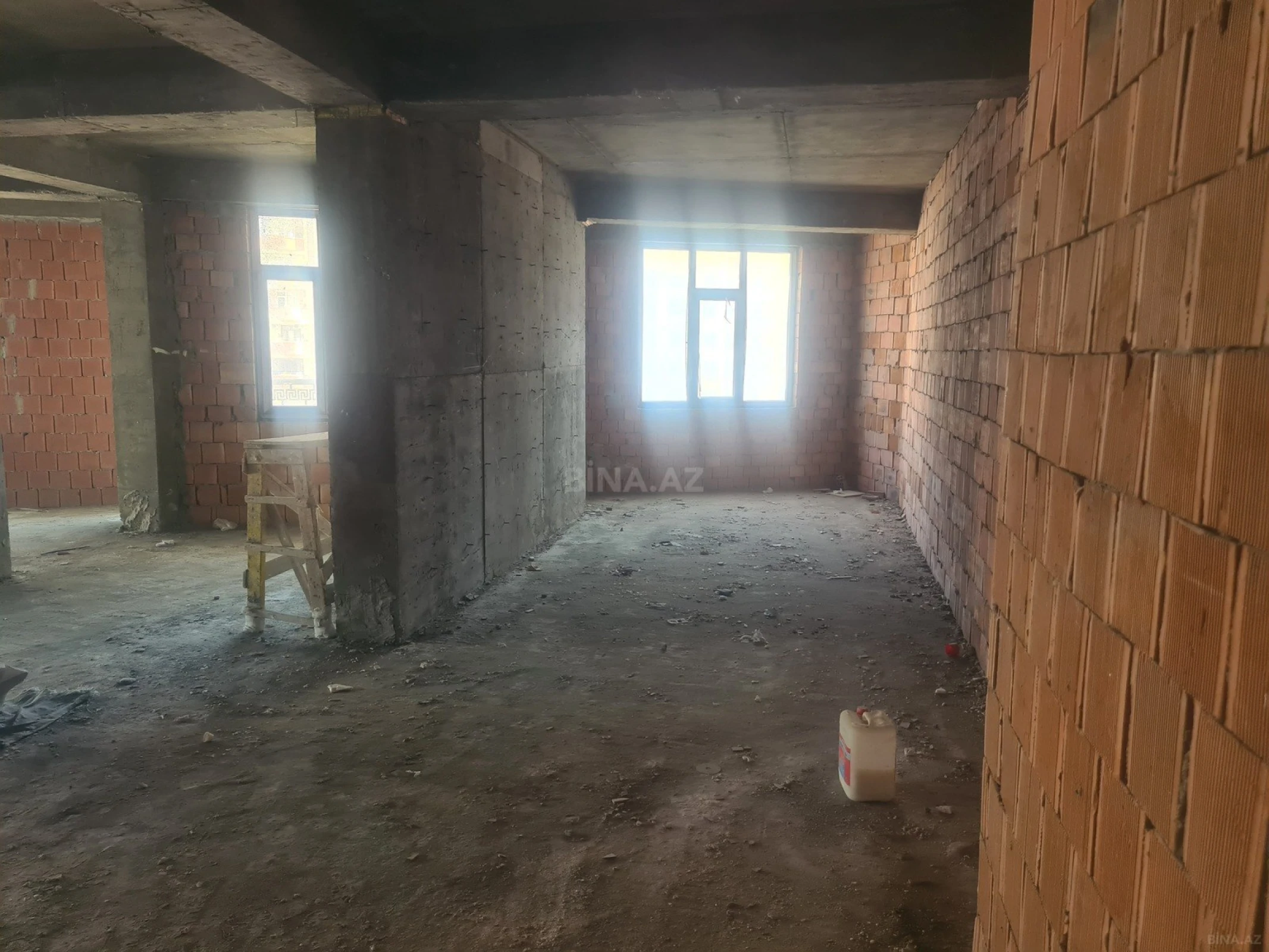 Satılır 4 otaqlı mənzil 168 m²