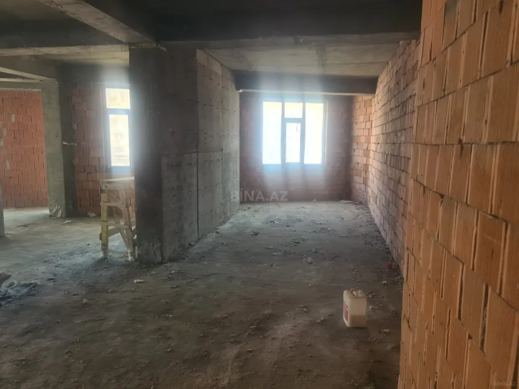 Satılır 4 otaqlı mənzil 168 m²